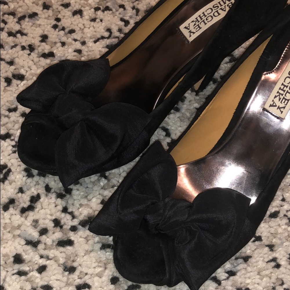 Badgley Mischka Sail Suede open toe Pump